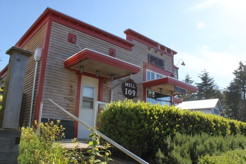 restaurant at Seabrook Washington beach town